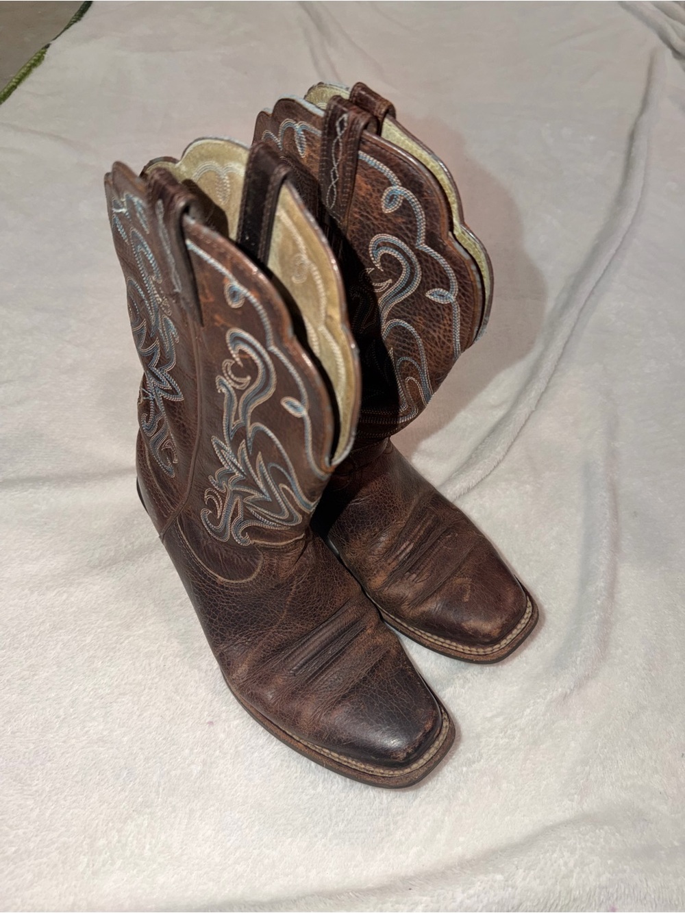 Ariat Western Brown Leather Cowboy Boots with Embroidered Shaft
